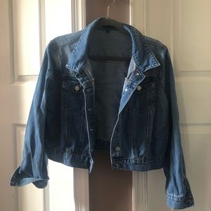 🚨 $5 SALE 🚨 Generic denim jacket